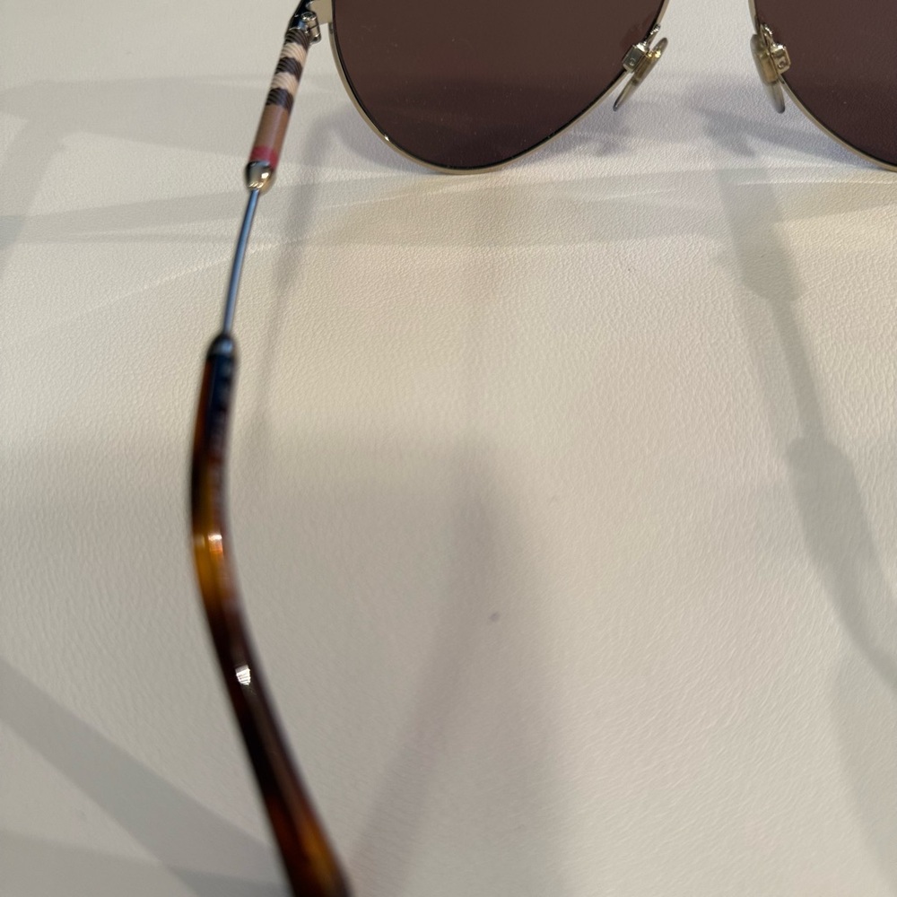 Burberry Sunglasses with Tortoise Shell Arms 140 … - image 7